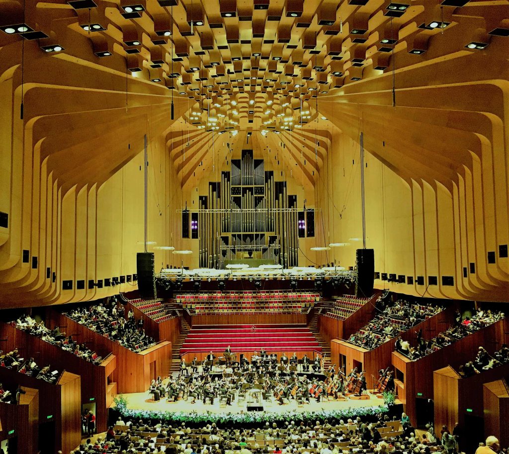 صفر تا 100 معماری مدرن 54 اپرای سیدنی یورن اتزون 1 min