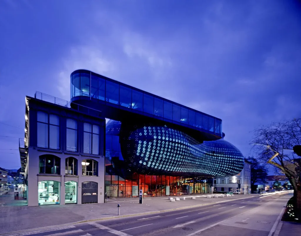 A3525 15 Examples of architecture inspired by nature Kunsthaus Graz Image 11.jpg