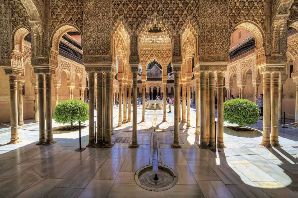 A3525 15 Examples of architecture inspired by nature La Alhambra Image 13.jpg