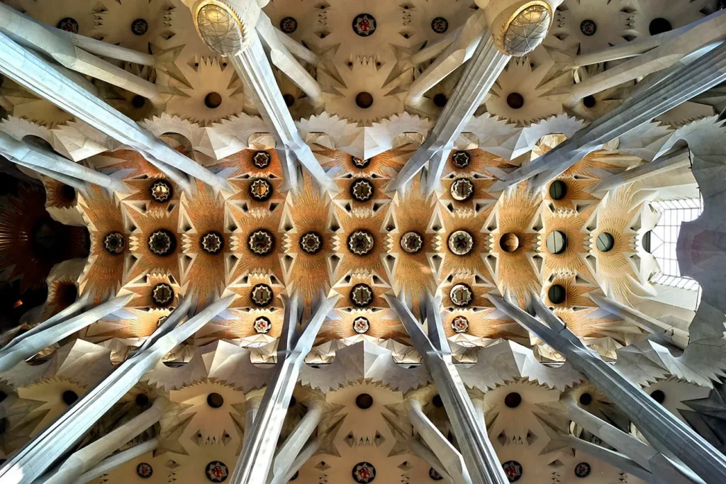 A3525 15 Examples of architecture inspired by nature La Sagrada Familia Image 15.jpg