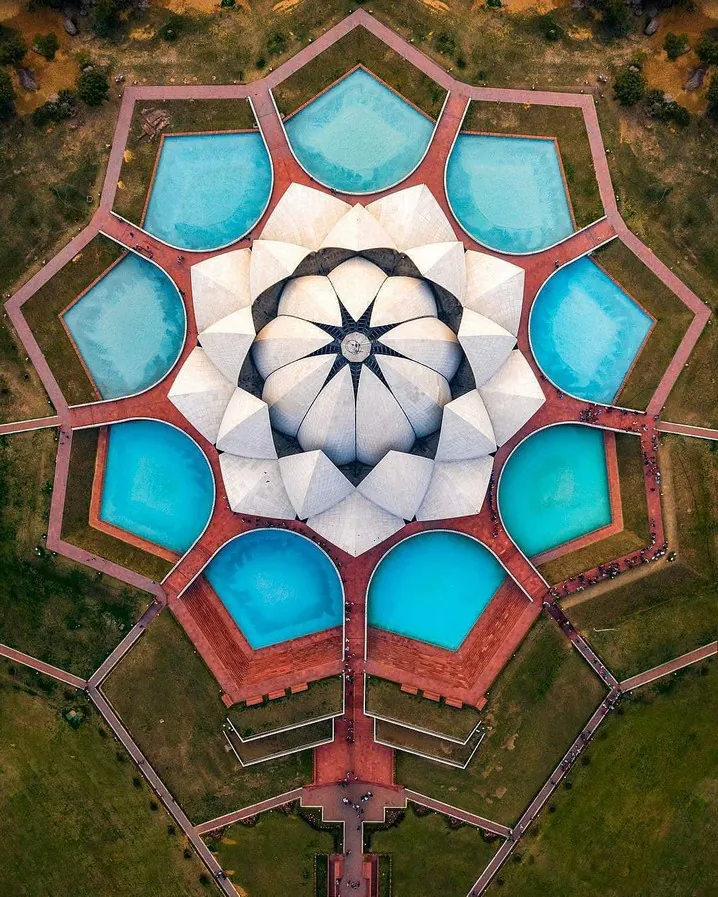 A3525 15 Examples of architecture inspired by nature Lotus Temple Image 18.jpg