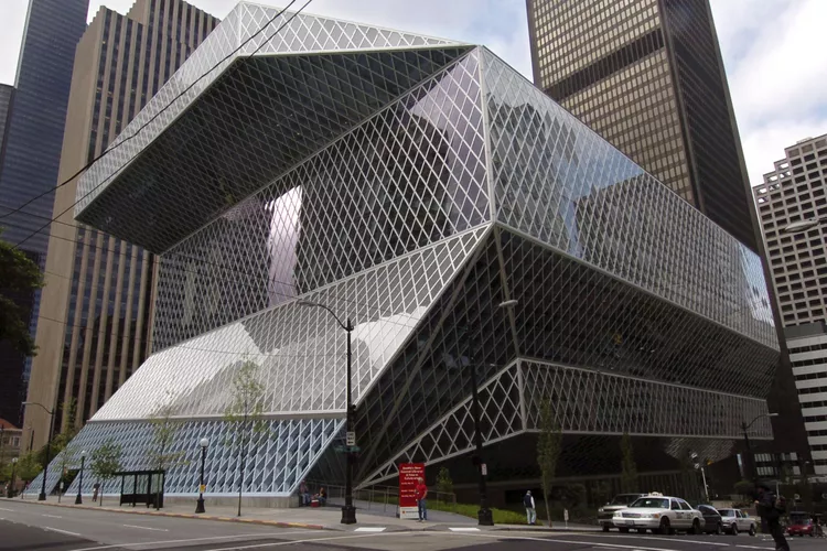 معماری مدرن و گونههای آن: جدول زمانی مدرنیسم قرن بیستم 16 modern deconstructivist seattlepubliclibrary 50858227 crop 59482adb5f9b58d58ad12450