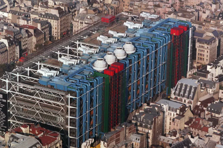 معماری مدرن و گونههای آن: جدول زمانی مدرنیسم قرن بیستم 12 modern hightech pompidou 541319698 crop 59474b955f9b58d58adb2660