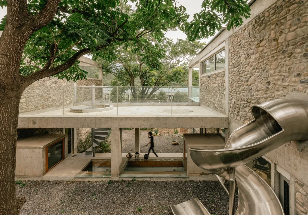 a forma segue o existente 20 casas moldadas para preservar as arvores locais 19 result 1