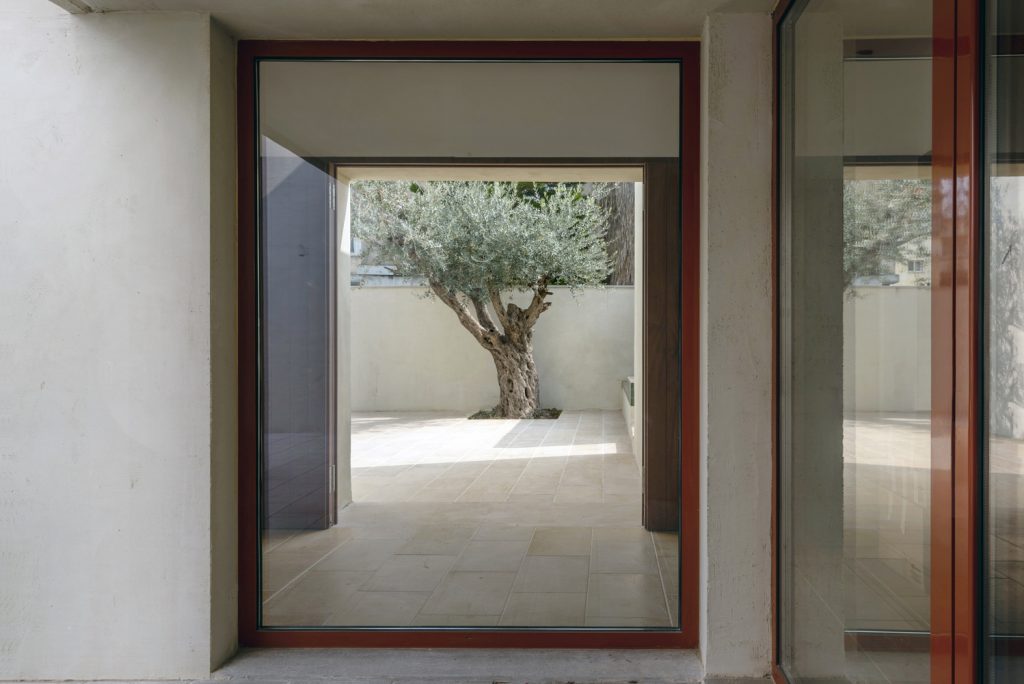 a forma segue o existente 20 casas moldadas para preservar as arvores locais 29