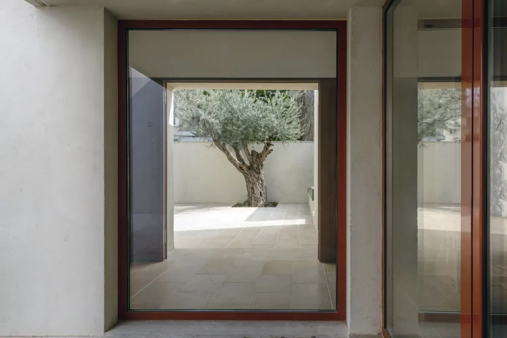 a forma segue o existente 20 casas moldadas para preservar as arvores locais 29 1 result