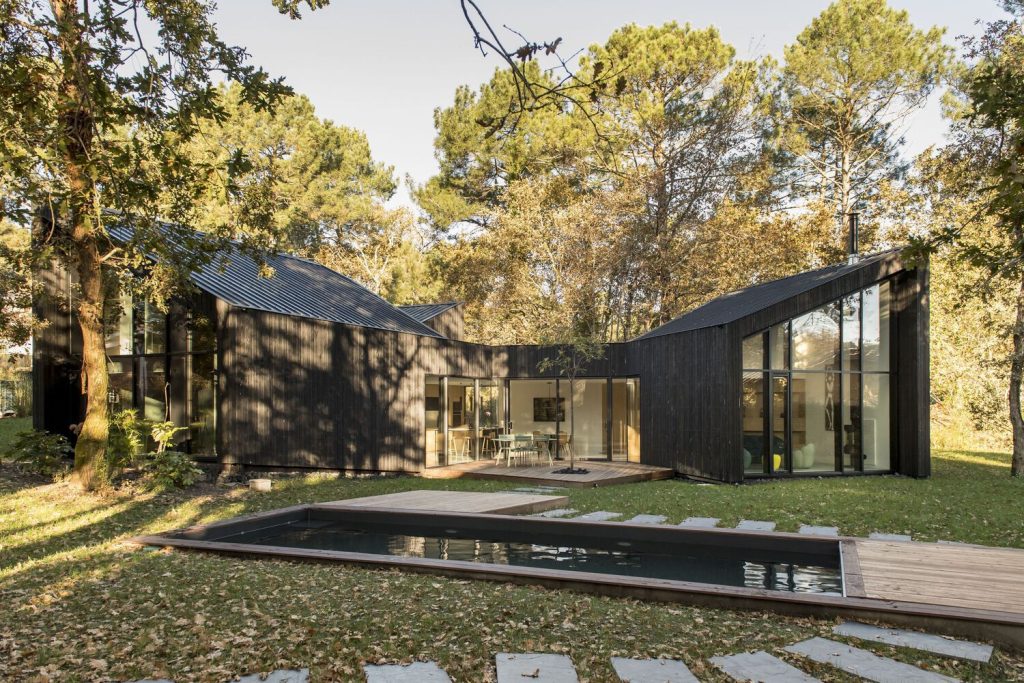 a forma segue o existente 20 casas moldadas para preservar as arvores locais 30