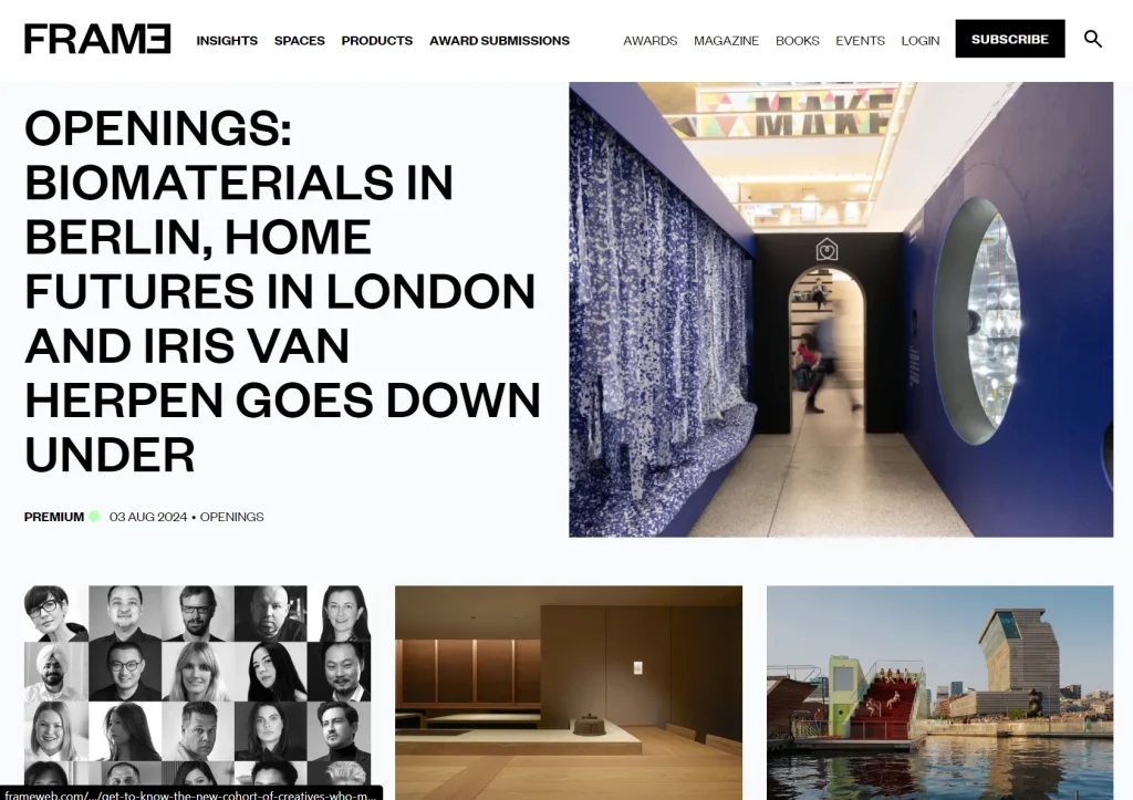 ۲۰ وبسایت برتر معماری برای الهامگیری 12 صفحه وب مجله FRAME با مقاله اصلی «افتتاحیه ها: بیومتریال در برلین، آینده خانه در لندن و آیریس ون هرپن»، در کنار تصویر فضای داخلی یک نمایشگاه مدرن با رنگ آبی.