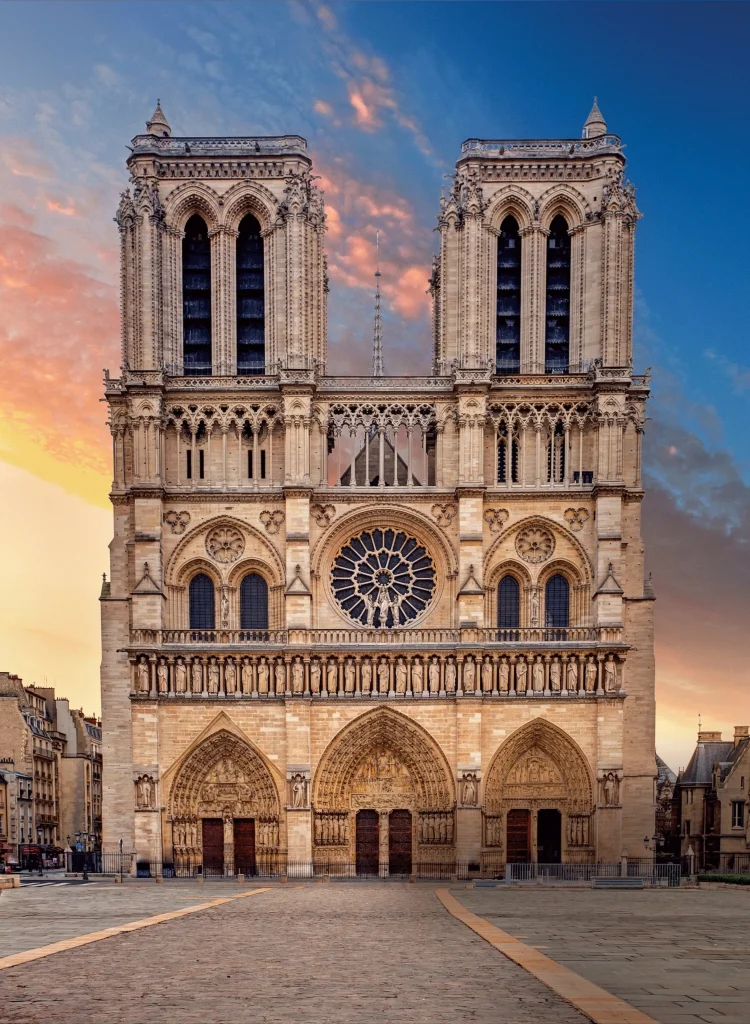 معماری گوتیک؛ تاریخچه، ویژگیها، عناصر سازهای و مشهورترین بناهای جهان 7 Notre Dame west facade result